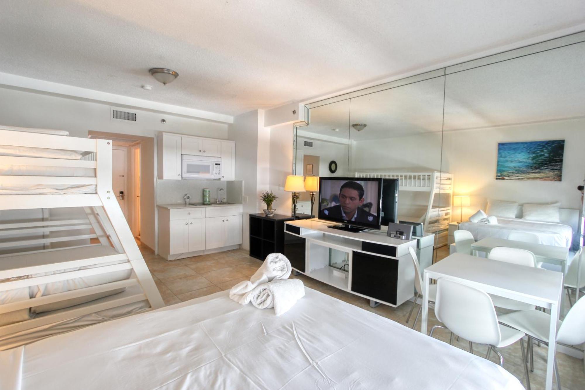Deluxe Studios And Apartments At The Casablanca Μαϊάμι Μπιτς Δωμάτιο φωτογραφία