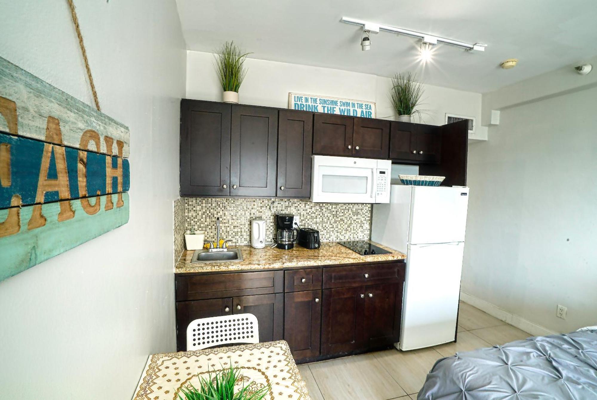 Deluxe Studios And Apartments At The Casablanca Μαϊάμι Μπιτς Δωμάτιο φωτογραφία